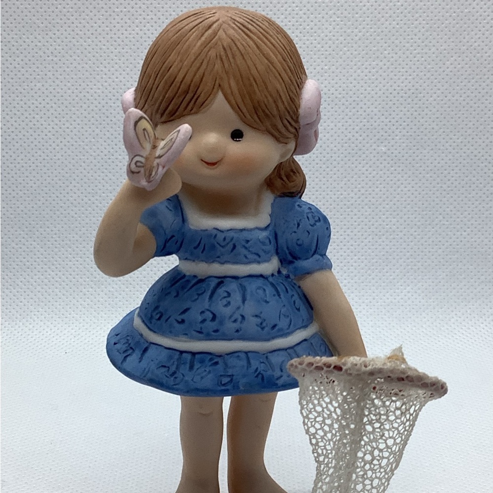 Vintage Enesco Country Cousins Figurine Girl Catching Butterflies 4" Porcelain